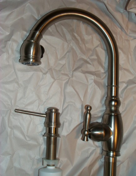 faucet&soapdispenser.jpg (50494 bytes)